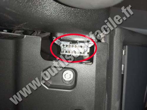 OBD2 port BMW i4 (2021 - ) - Find your plug !