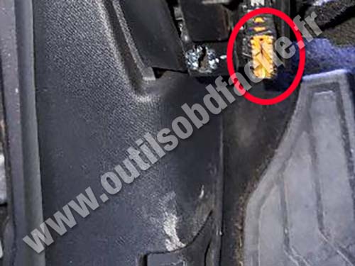 Citroën C5 X - OBD socket