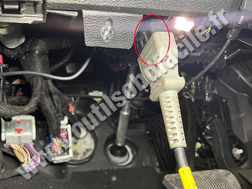 Dodge RAM 1500 V - OBD socket