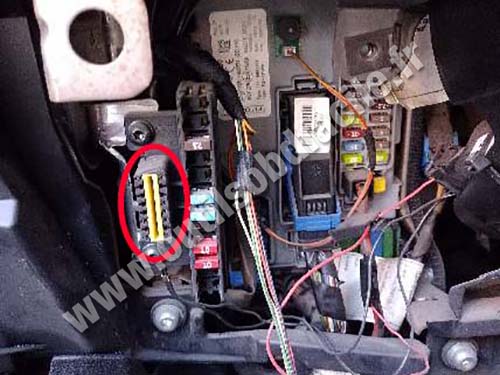 OBD Stecker in Fiat Punto Evo (2009 - 2012) - Einfach Ihren