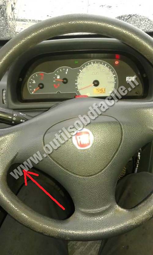 OBD Stecker in Fiat Punto Evo (2009 - 2012) - Einfach Ihren