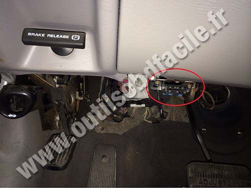 OBD2 port Ford Taurus (2000 - 2007) - Find your plug !