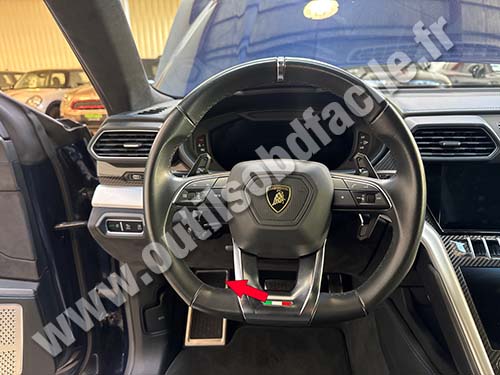 Lamborghini Urus - Driver's Side