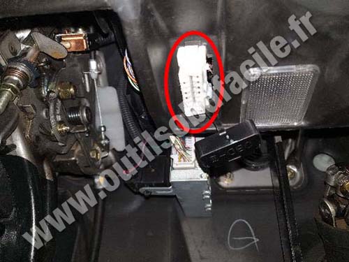 Lexus SC - OBD port