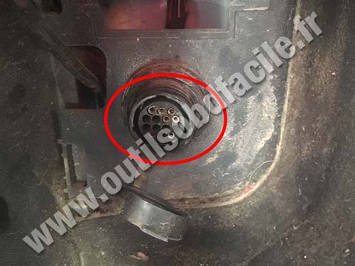 Mercedes Sprinter - Connector not standardized