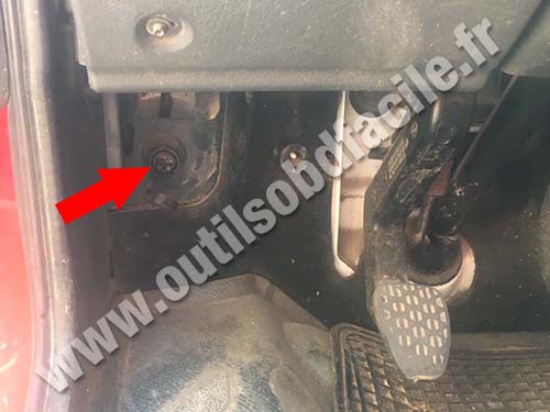Mercedes Sprinter - Clutch pedal