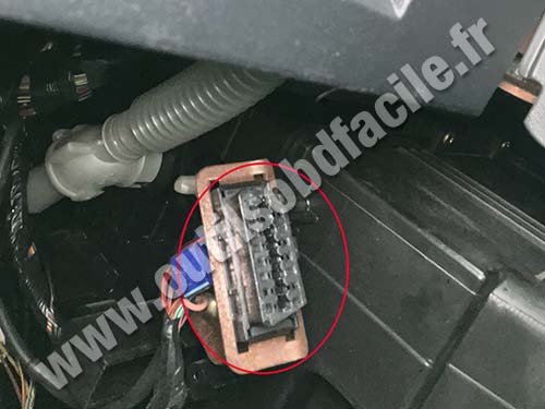 Mitsubishi Eclipse IV - OBD connector