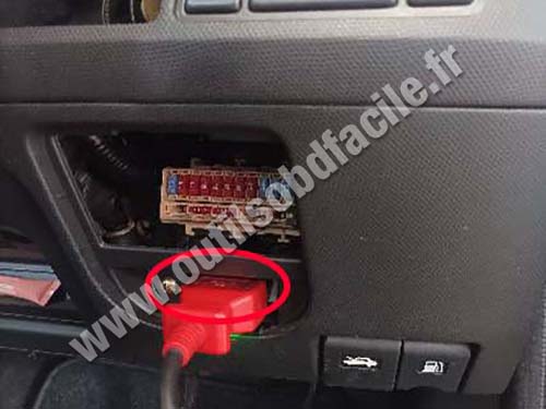 OBD2 port Nissan Micra (2002 - 2010) RHD - Find your plug !