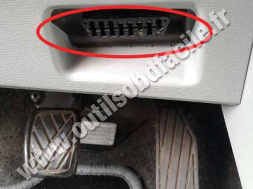Nissan Pixo - OBD plug