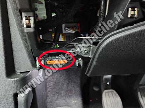 OBD2 port Opel Mokka B (2020 - ) - Find your plug !