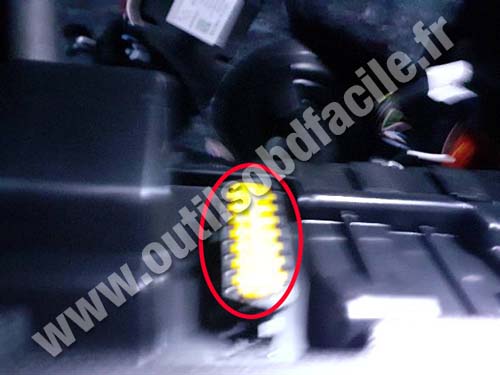 Renault 5 - OBD port