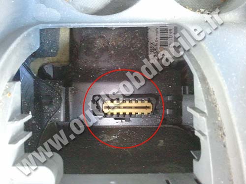 Renault clio obd location