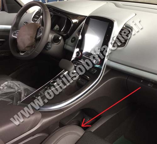 Renault Espace V dashboard passenger side