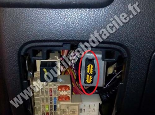 OBD Stecker in Renault Master 3 (2014 - 2019) - Einfach Ihren