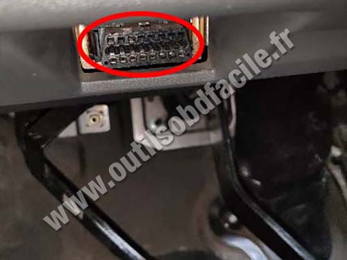 Renault Scala - OBD socket