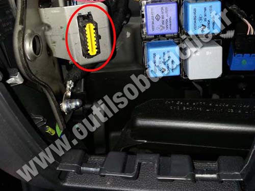 OBD Stecker in Renault Master 3 (2014 - 2019) - Einfach Ihren