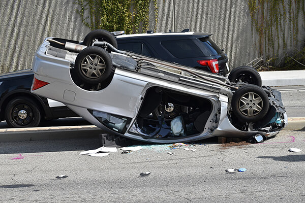 auto incidentata con airbag aperto