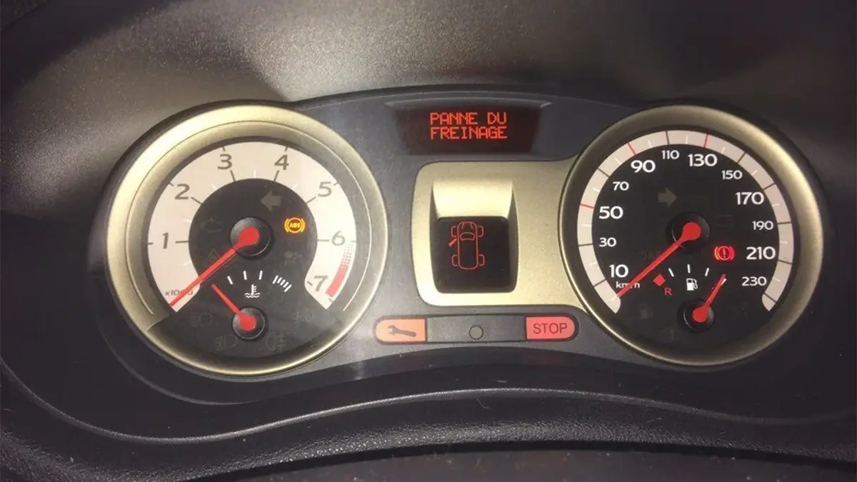 Spia ABS Renault accesa sul cruscotto