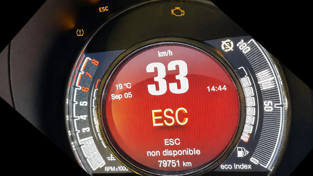 Spia ESC sul cruscotto di una Fiat 500
