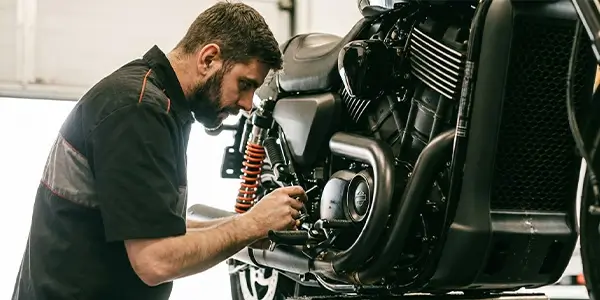 Manutenzione di una moto