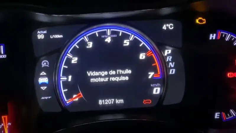 Messaggio di manutenzione del motore Jeep