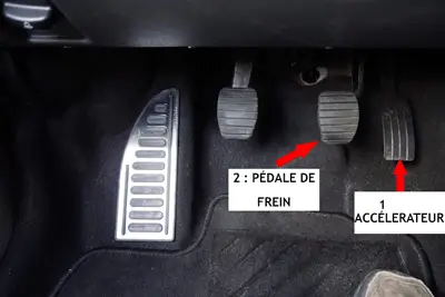 cruscotto Dacia con la spia a chiave arancione
