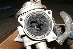 Valvola EGR intasata con depositi di calamina