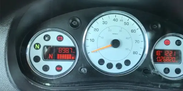 Spie di un’auto senza patente
