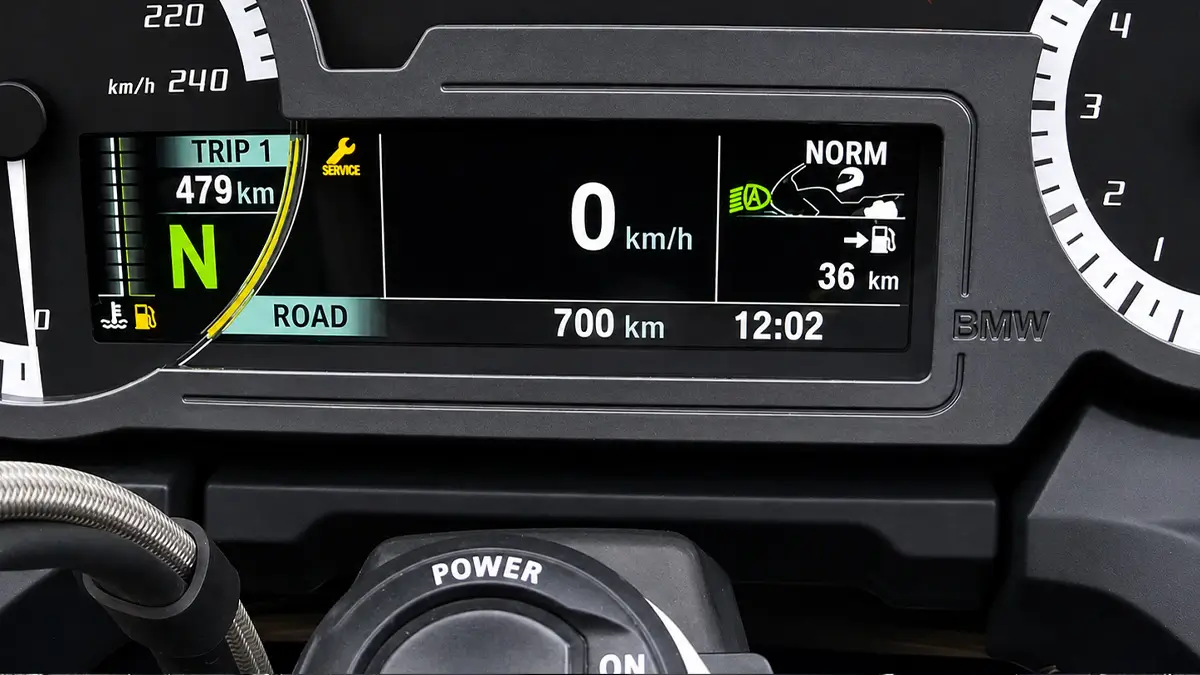 Oil change indicator on the dashboard of a BMW motorcycle